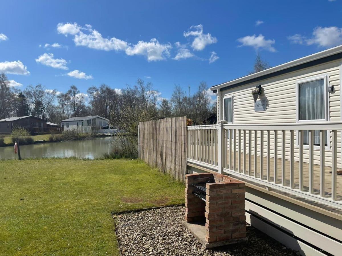 Luxury Lakeside Lodge L2 With Hot Tub Situated At Tattershall Lakes Country Park المظهر الخارجي الصورة