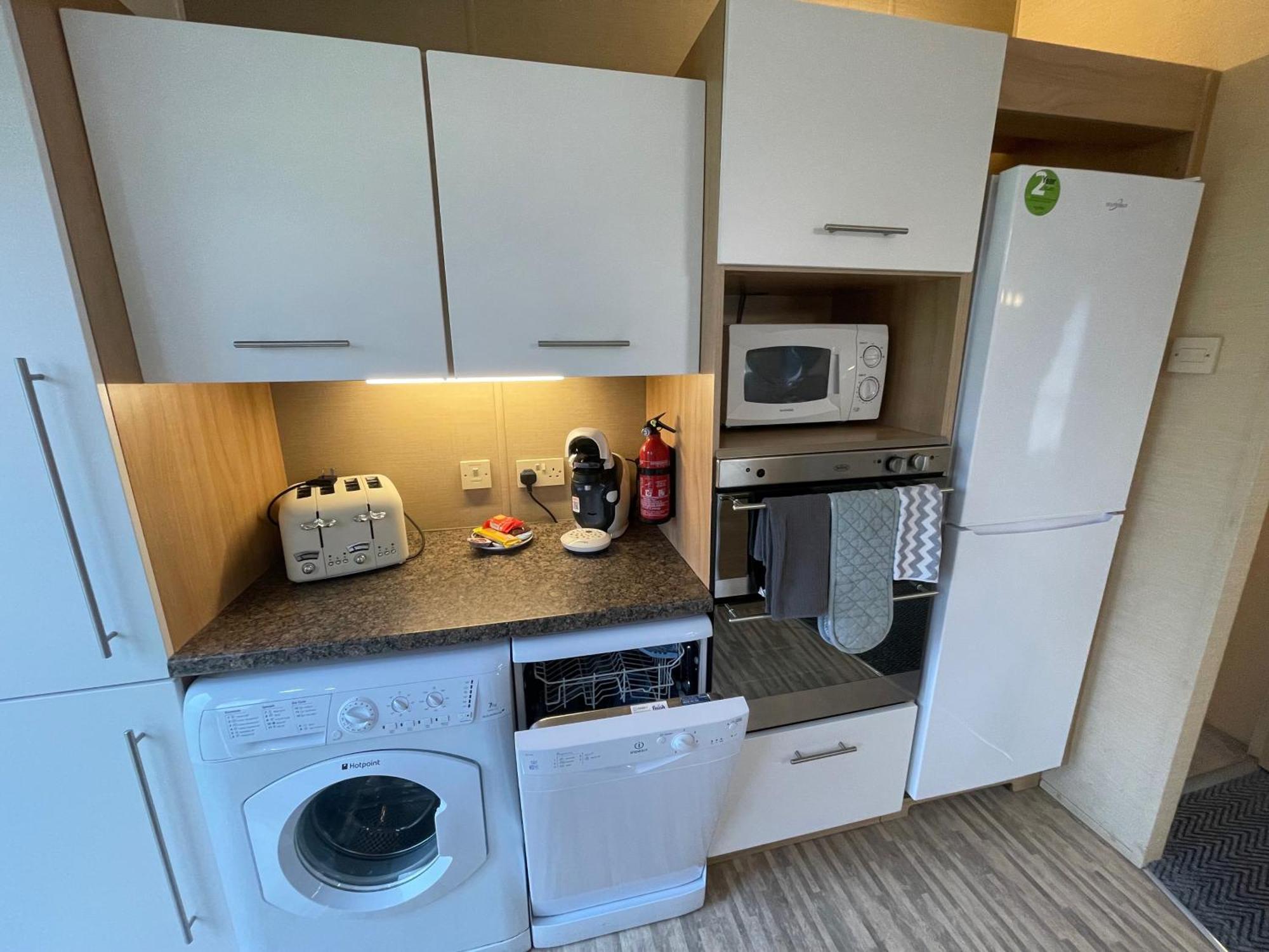 Luxury Lakeside Lodge L2 With Hot Tub Situated At Tattershall Lakes Country Park المظهر الخارجي الصورة